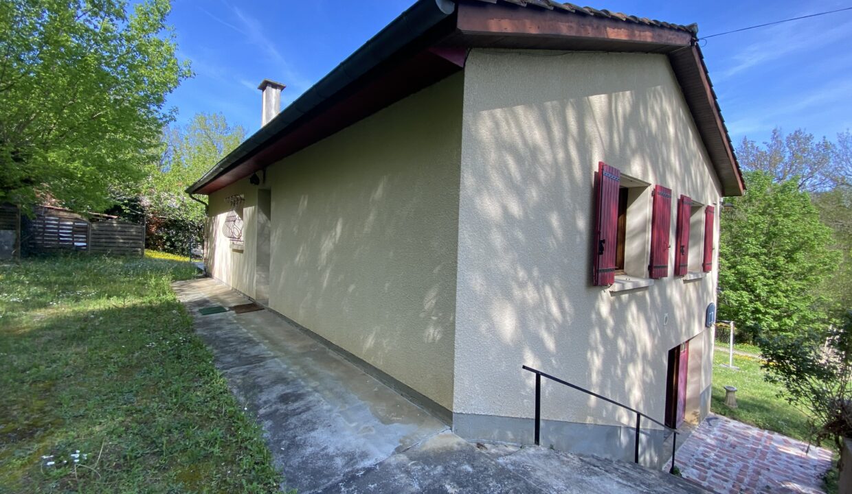 maison sur sous sol à Noailhac