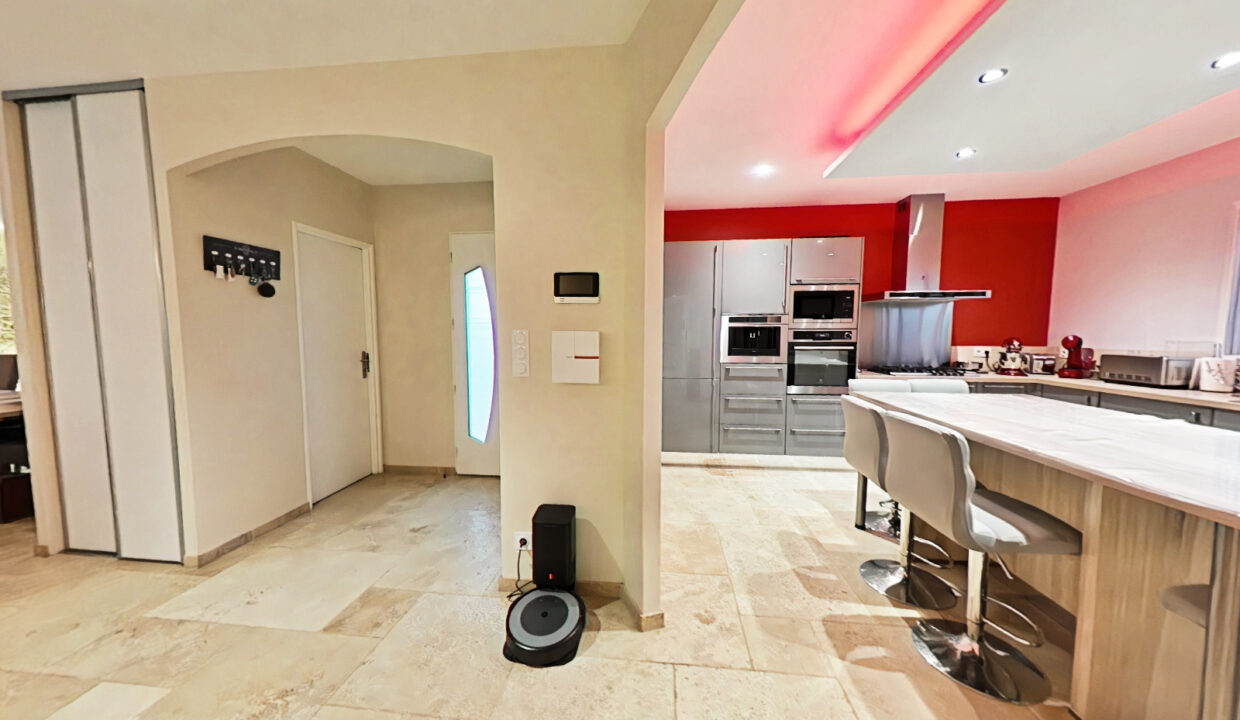 Salon-8