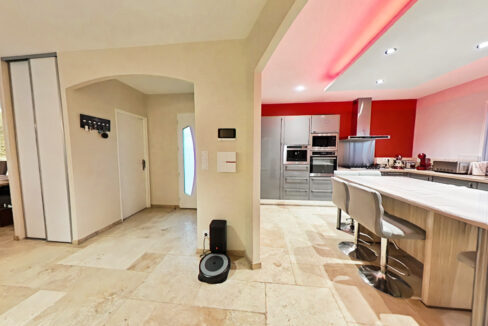 Salon-8